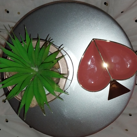 🆕kate spade/Lenox Collaboration Endearing Spade Dish in dark pink/coral - Picture 8 of 16